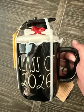 NWT Rae Dunn  CLASS OF 2026 mug